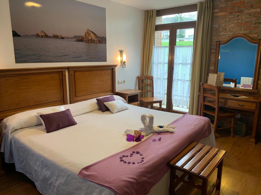 Hotel Marfrei Hinojedo エクステリア 写真