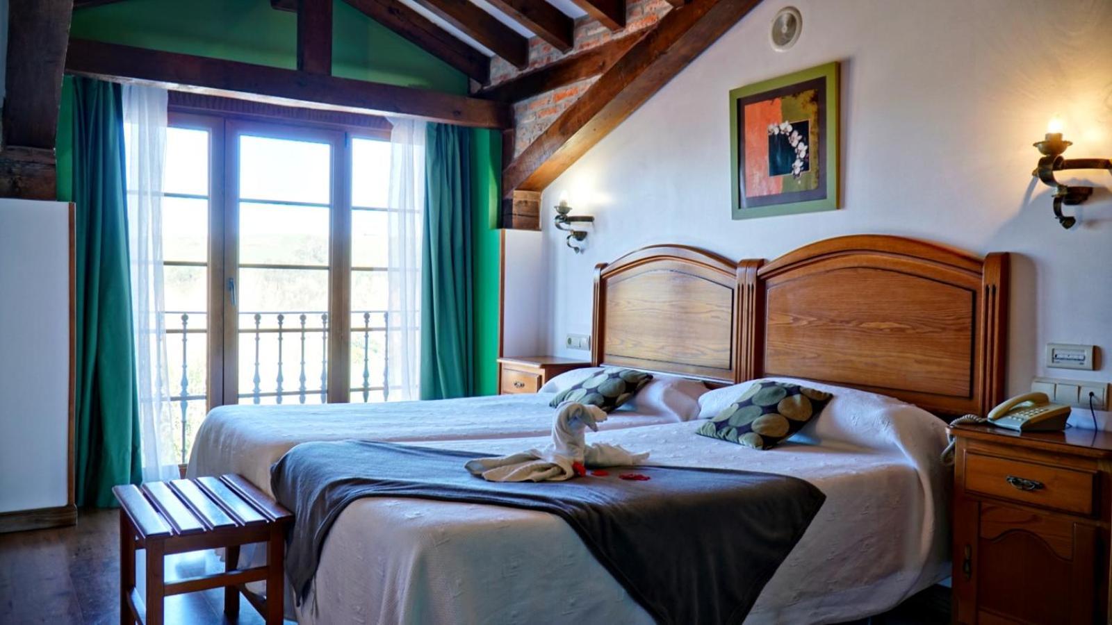Hotel Marfrei Hinojedo エクステリア 写真