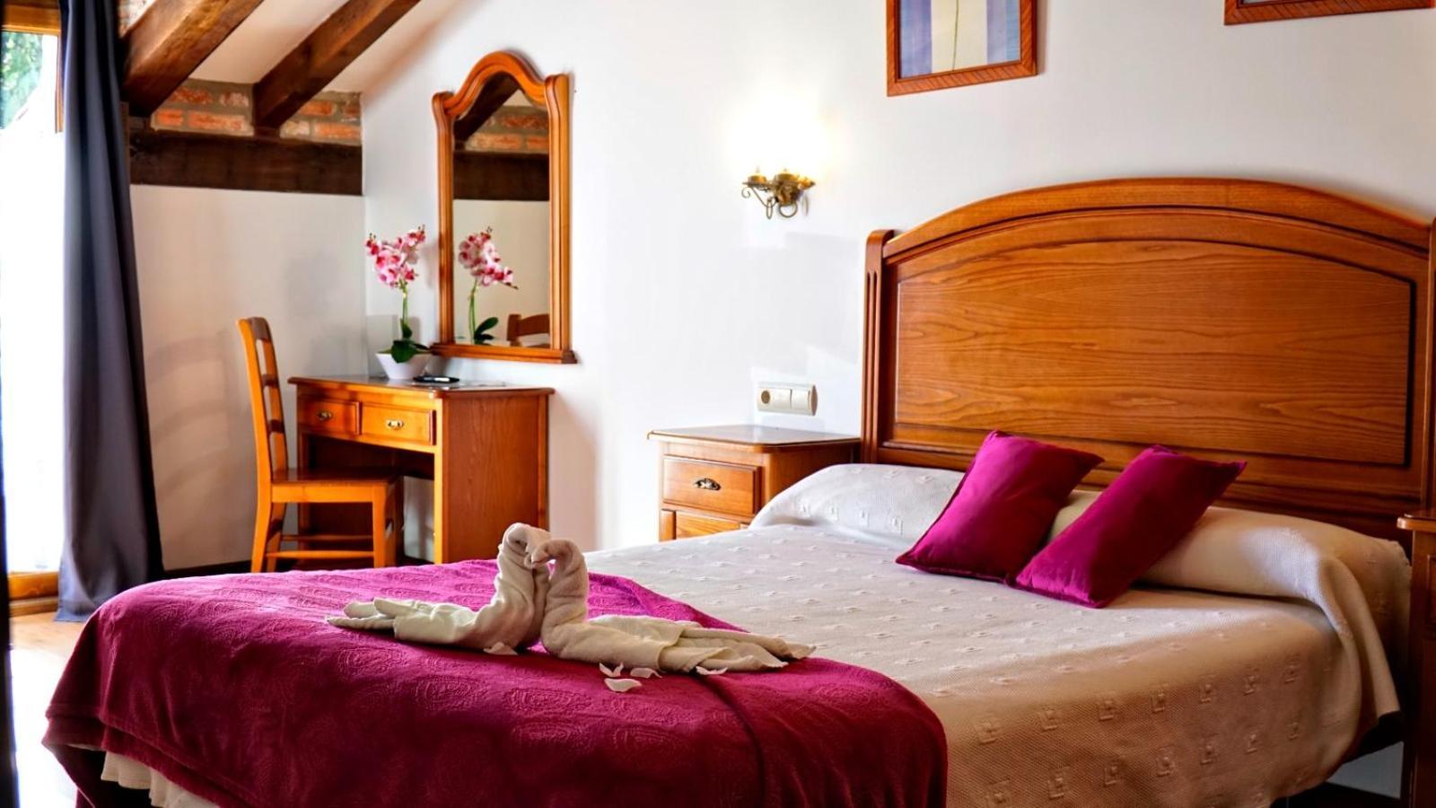 Hotel Marfrei Hinojedo エクステリア 写真