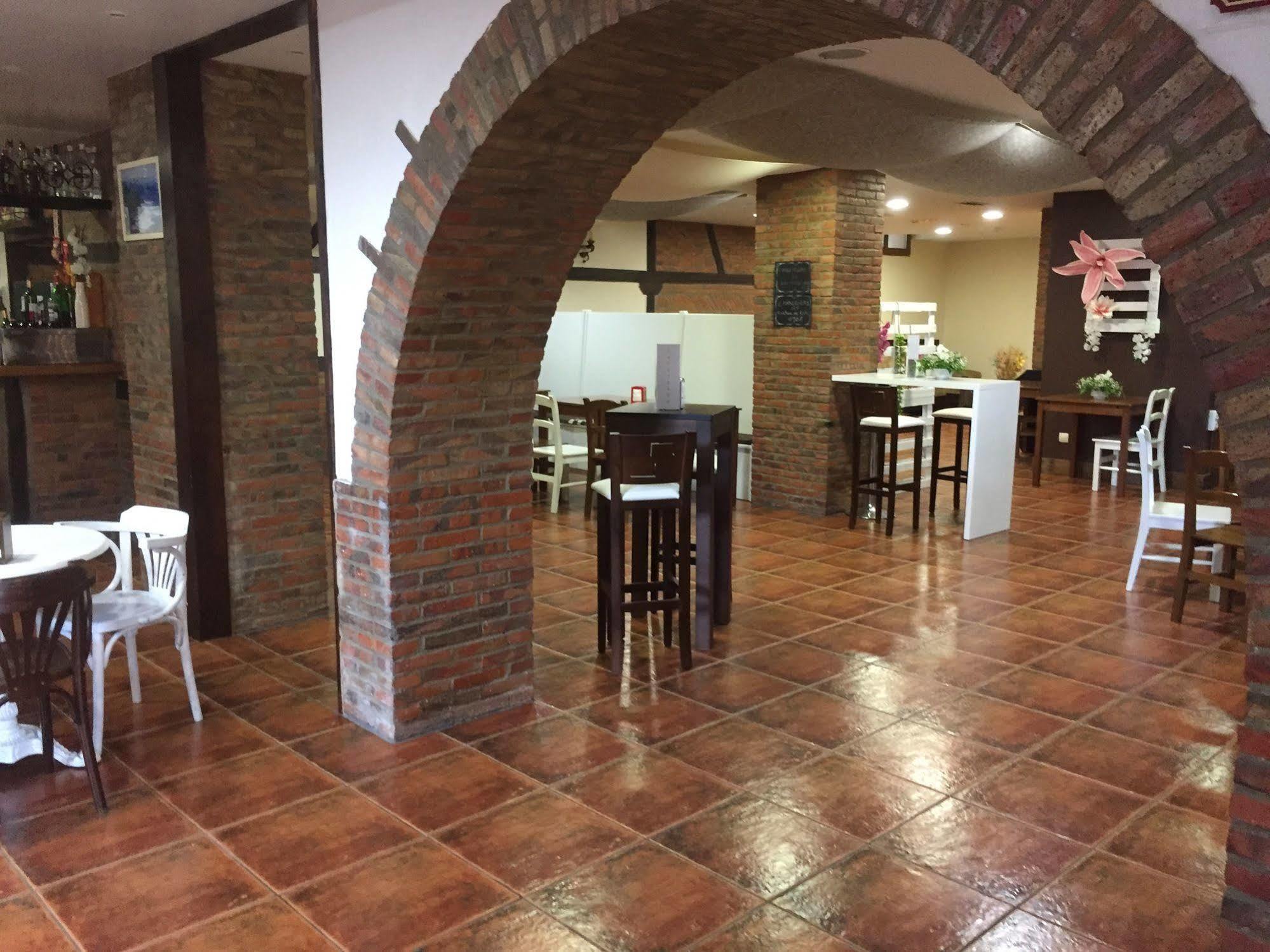 Hotel Marfrei Hinojedo エクステリア 写真