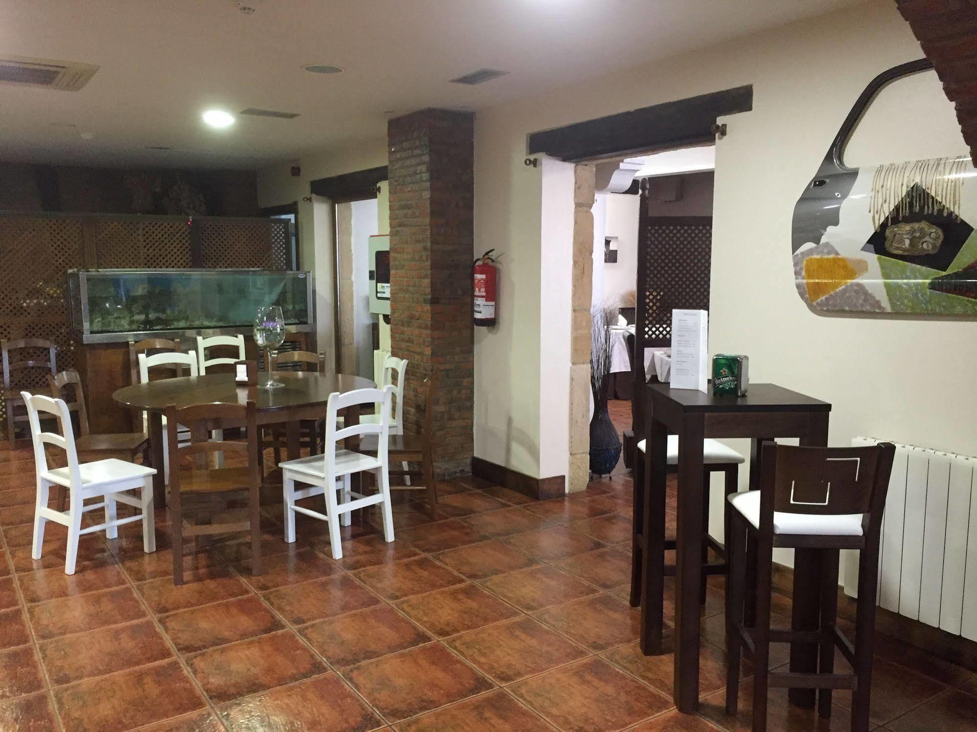 Hotel Marfrei Hinojedo エクステリア 写真