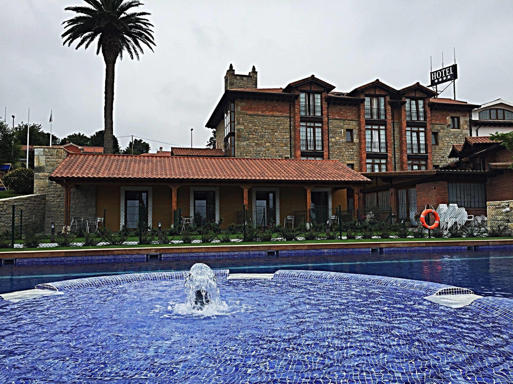 Hotel Marfrei Hinojedo エクステリア 写真