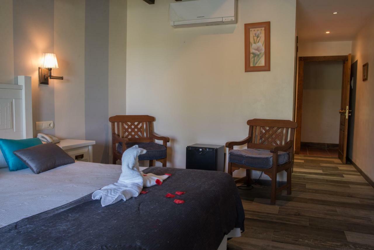 Hotel Marfrei Hinojedo エクステリア 写真