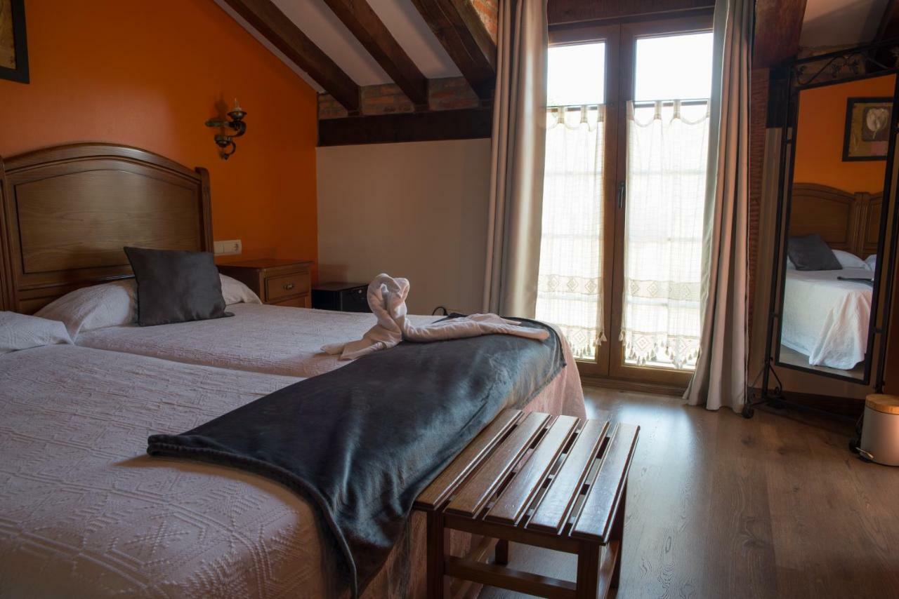 Hotel Marfrei Hinojedo エクステリア 写真